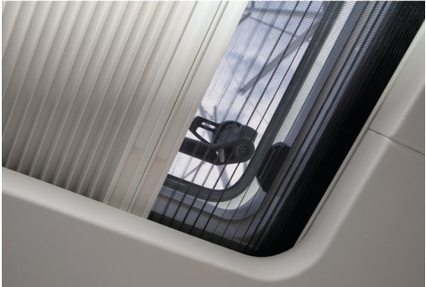 OCEANAIR Store plissé et moustiquaire installés en surface